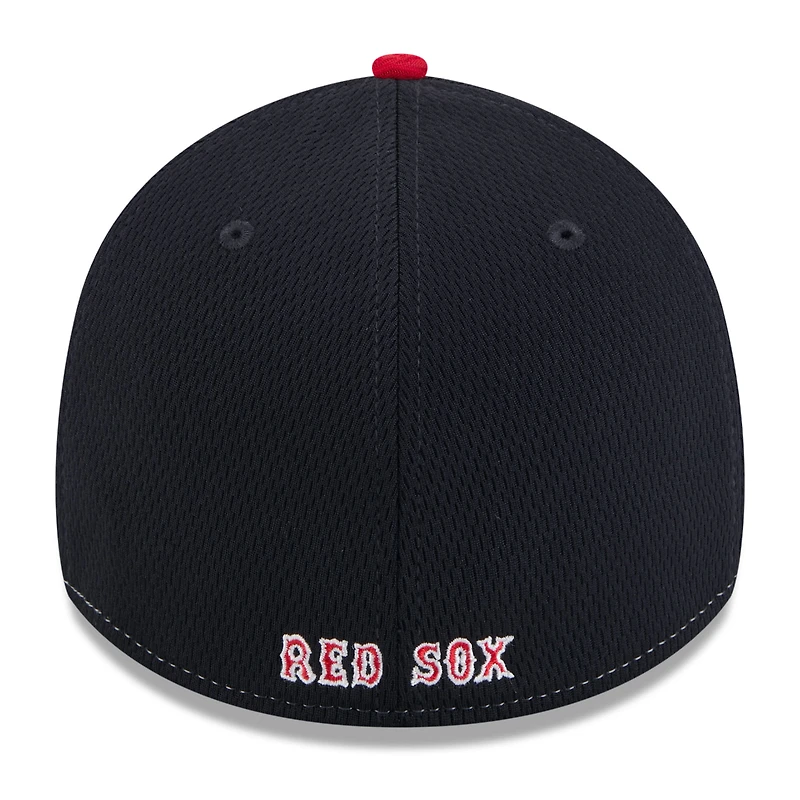 Casquette MLB Clubhouse 39THIRTY Flex Boston Red Sox 2025 New Era bleu marine/rouge pour homme