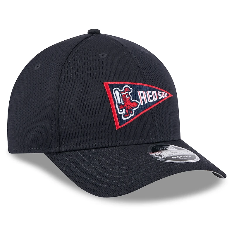 Casquette ajustable MLB Clubhouse 9FORTY M-Crown Boston Red Sox 2025 New Era pour homme bleu marine