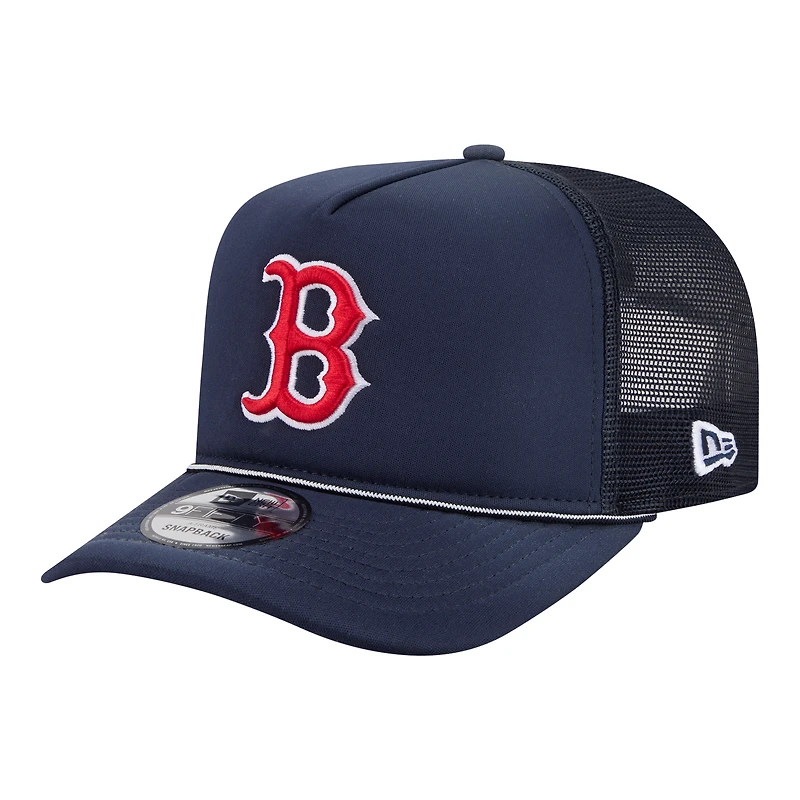 Casquette trucker New Era 9FIFTY pour homme, bleu marine, Boston Red Sox, modèle A-Frame porté