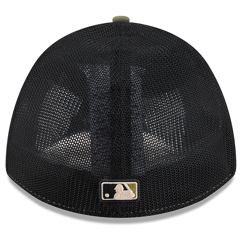 Casquette New Era pour homme, couleur olive, Boston Red Sox, édition spéciale 2026, Journée des forces armées, modèle 39THIRTY M-Crown Flex