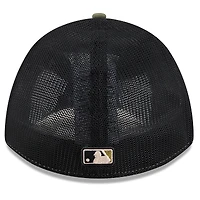 Casquette New Era pour homme, couleur olive, Boston Red Sox, édition spéciale 2026, Journée des forces armées, modèle 39THIRTY M-Crown Flex