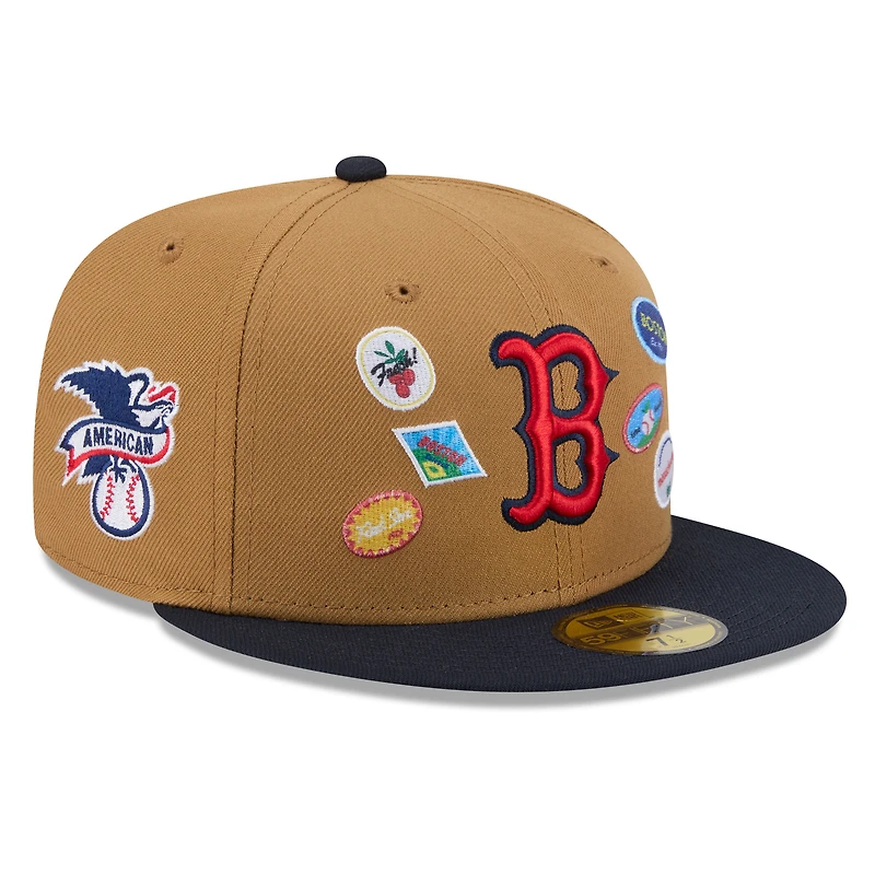 Casquette ajustée New Era 59FIFTY pour homme, couleur beige, motif Boston Red Sox et autocollant fruit.
