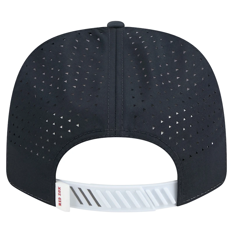Casquette ajustable New Era 9SEVENTY blanche/bleu marine Boston Red Sox Established Patch pour homme