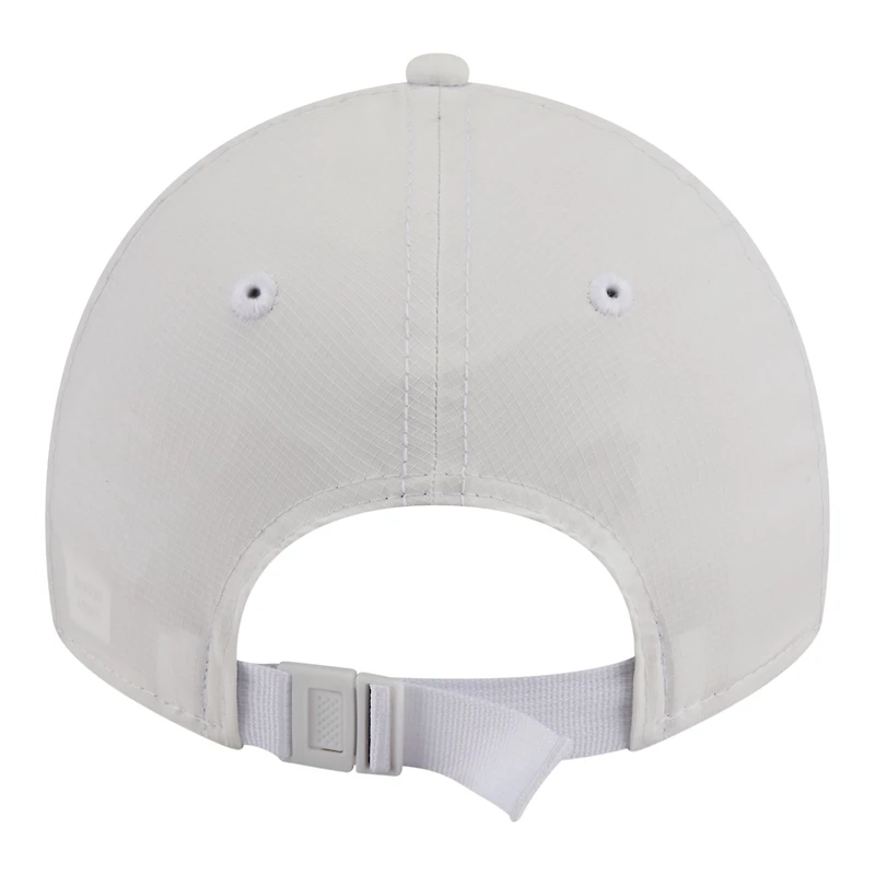 Casquette New Era blanche Boston Red Sox pour homme, style classique décontracté et ajustable en tissu ripstop.