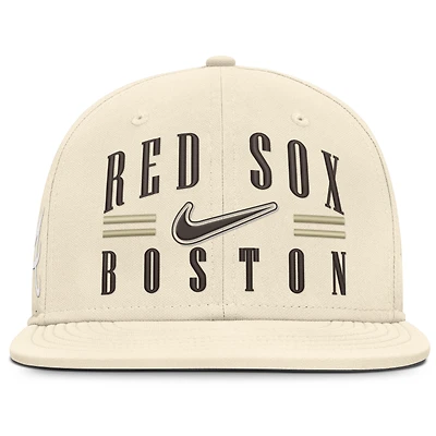 Casquette ajustée Nike True Dri-FIT AeroBill pour homme, couleur naturelle, Boston Red Sox