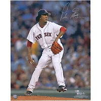 Photo autographiée de Pedro Martinez, lanceur des Red Sox de Boston, en maillot blanc (16 x 20 pouces).