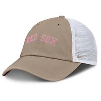 Casquette ajustable Nike unisexe kaki/blanc Boston Red Sox Mother's Day Club Trucker