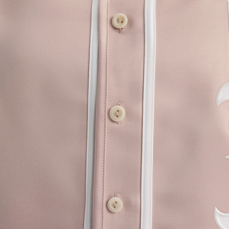 Haut de baseball en satin rose délavé Boston Red Sox pour femme, modèle emblématique à boutons, la marque Fanatics.