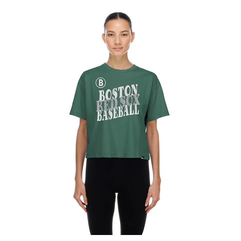T-shirt court à paillettes New Era vert Boston Red Sox City Connect pour femme