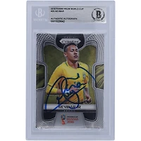 Carte authentifiée Panini Prizm #25 de la Coupe du monde 2018 de Russie signée Neymar Jr. par l'équipe nationale du Brésil