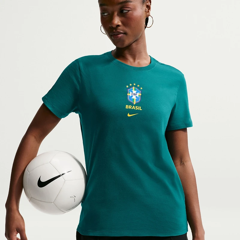 T-shirt Nike blanc pour femme avec l'écusson de l'équipe nationale du Brésil