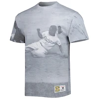 Mitchell & Ness Jackie Robinson Brooklyn Dodgers Cooperstown Collection Highlight T-shirt graphique de joueur sublimé pour hommes
