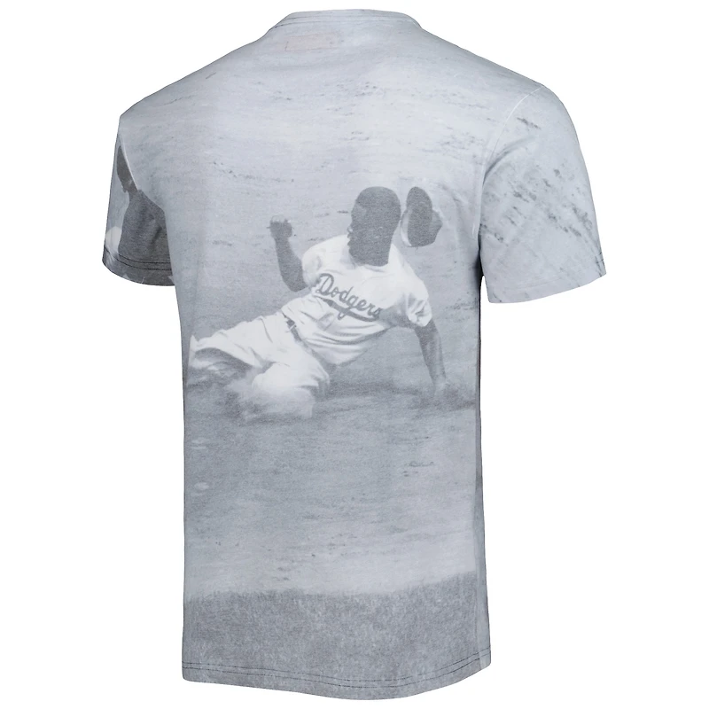Mitchell & Ness Jackie Robinson Brooklyn Dodgers Cooperstown Collection Highlight T-shirt graphique de joueur sublimé pour hommes