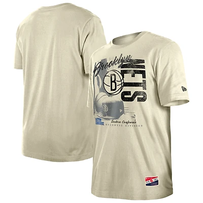 T-shirt New Era pour homme avec imprimé rétro des Brooklyn Nets, couleur crème