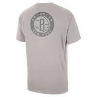 T-shirt Jordan Brand Stone Brooklyn Nets Statement Edition pour homme avec logo épais Jumpman Flight