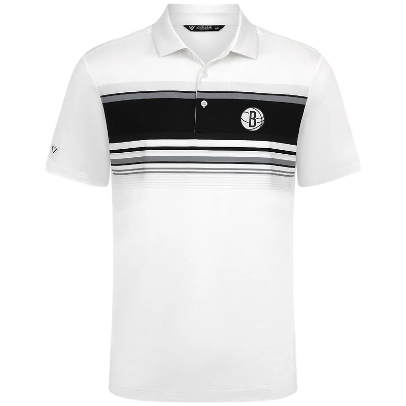 Polo blanc Onward des Brooklyn Nets pour homme Levelwear