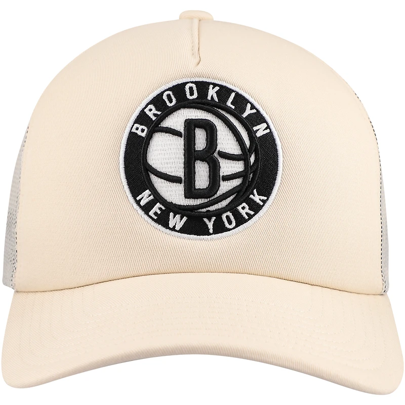 Casquette réglable de camionneur crème Brooklyn Nets Mitchell & Ness pour hommes