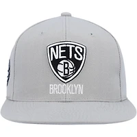 Casquette Snapback Brooklyn Nets Side Core 2.0 grise Mitchell & Ness pour hommes