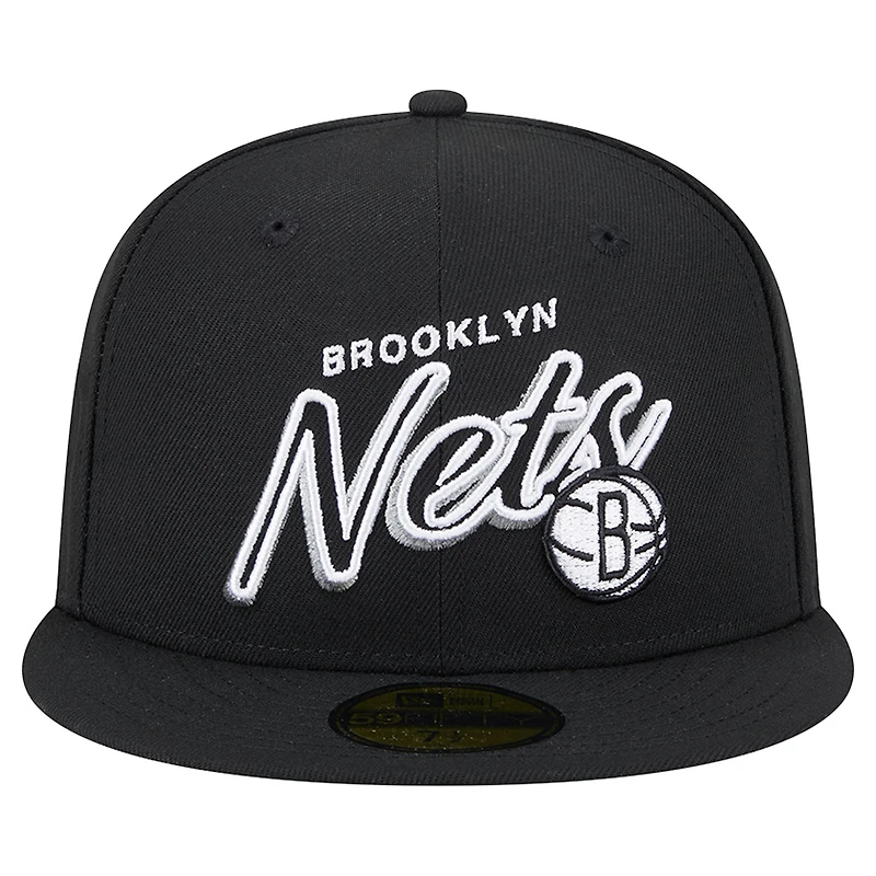 Casquette ajustée 59FIFTY Sport Night Script noire pour homme de New Era Brooklyn Nets