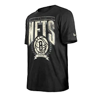 T-shirt New Era noir Brooklyn Nets pour homme, coupe boxy, délavé minéral, style rétro