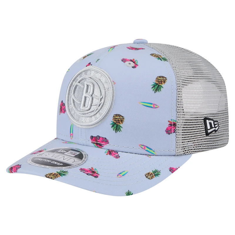 Casquette extensible à boutons-pression New Era bleu clair/gris pour homme, motif Adventure Aloha 9SEVENTY des Brooklyn Nets
