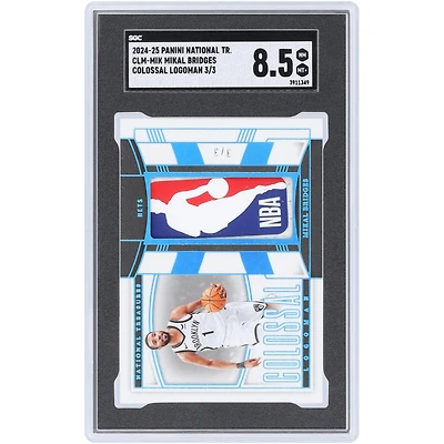 Carte Mikal Bridges Brooklyn Nets 2024-25 Panini National Treasures Colossal Logoman NBA Logo Relic #CLM-MIK #3/3 authentifiée SGC 8.5