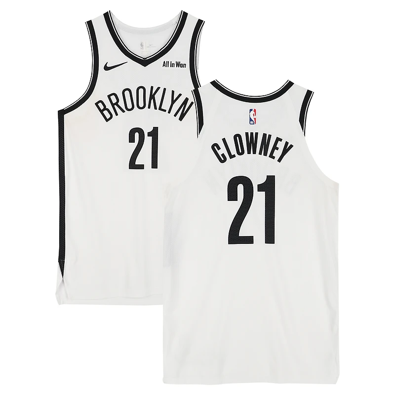 Maillot blanc Nike porté par Noah Clowney (Brooklyn Nets) lors du match n° 21 contre les Boston Celtics le 21 novembre 2025 - Taille 48+4