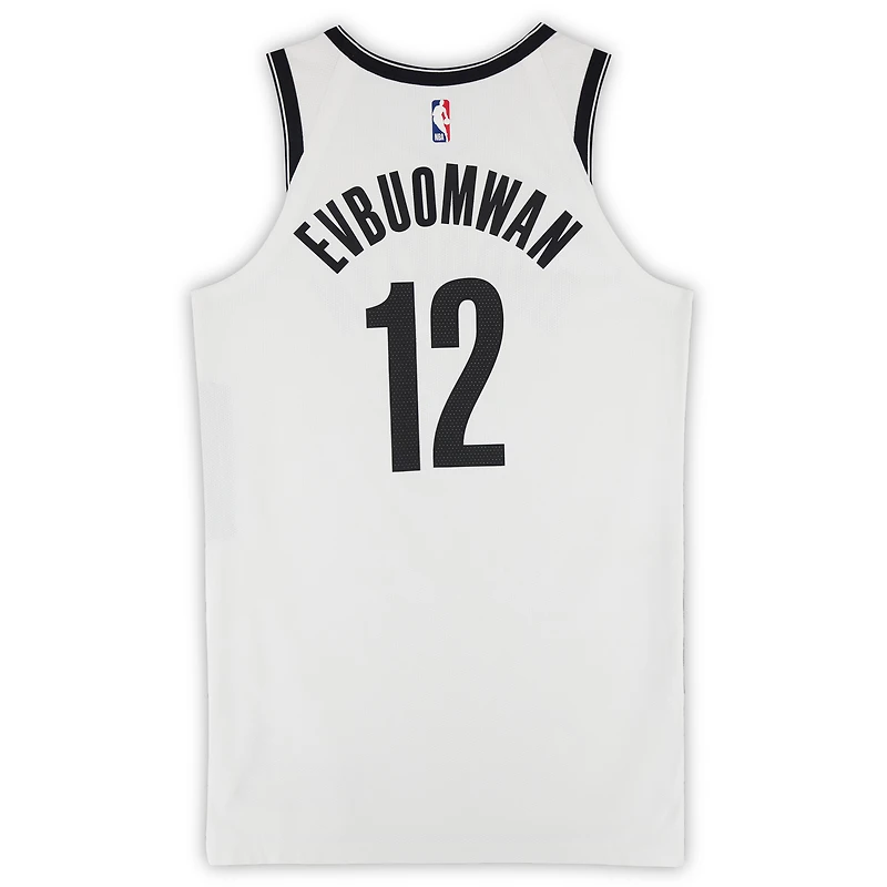 Maillot Nike blanc n° 12 des Brooklyn Nets de Tosan Evbuomwan, utilisé lors du match contre les Houston Rockets le 1er février 2025 - Taille 48+4