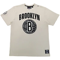 T-shirt unisexe NBA x Two Hype Crème Brooklyn Nets Culture & Hoops