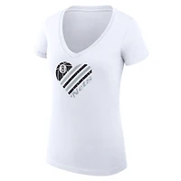 T-shirt léger à col en V et coupe ultra-ajustée G-III 4Her by Carl Banks pour femme, motif cœur, blanc, Brooklyn Nets