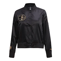 Veste universitaire à bouton-pression en satin Glam Brooklyn Nets noir Pro Standard pour femme