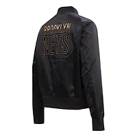 Veste universitaire à bouton-pression en satin Glam Brooklyn Nets noir Pro Standard pour femme