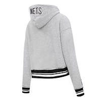 Sweat à capuche court Pro Standard pour femmes, gris chiné, Brooklyn Nets, Script Tail