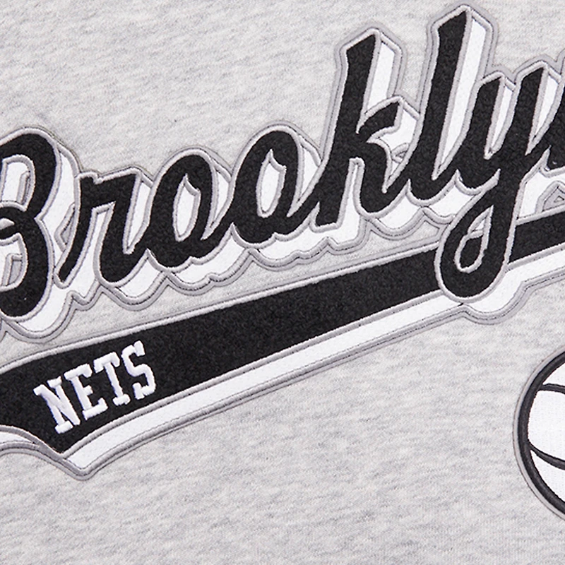 Sweat à capuche court Pro Standard pour femmes, gris chiné, Brooklyn Nets, Script Tail