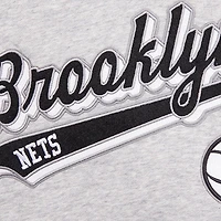 Sweat à capuche court Pro Standard pour femmes, gris chiné, Brooklyn Nets, Script Tail