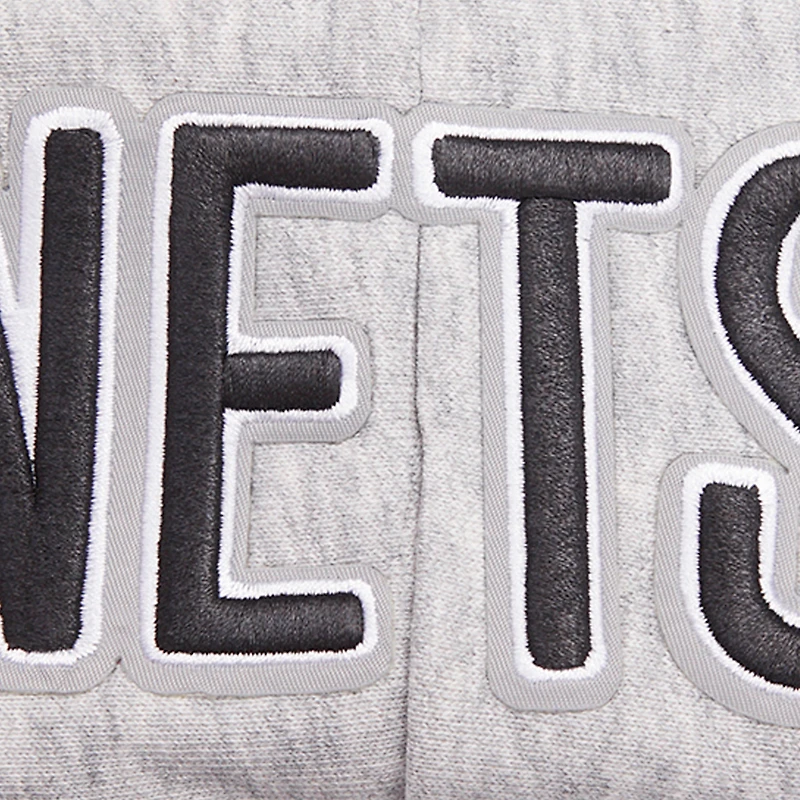 Sweat à capuche court Pro Standard pour femmes, gris chiné, Brooklyn Nets, Script Tail
