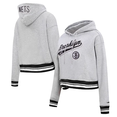 Sweat à capuche court Pro Standard pour femmes, gris chiné, Brooklyn Nets, Script Tail
