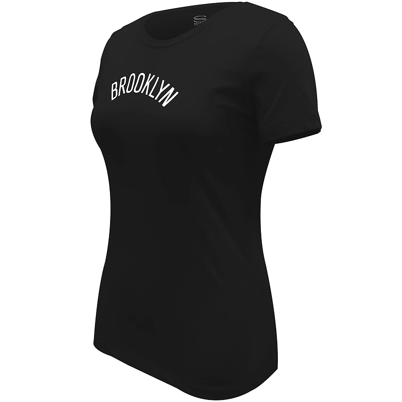 T-shirt noir Stadium Essentials pour femmes Brooklyn Nets Origins Script