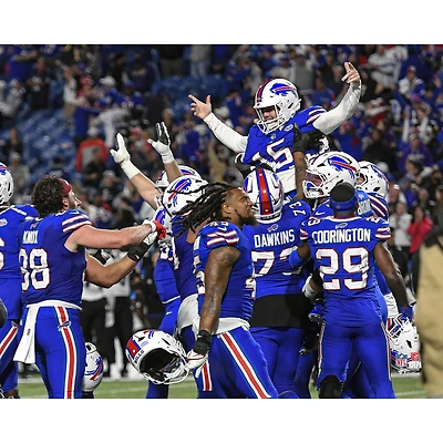 Matt Prater Buffalo Bills Unsigned 2025 Week 1 Walk-Off Field Goal Photograph