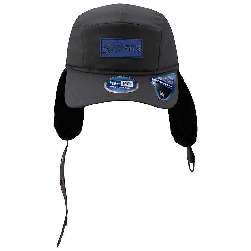 Casquette ajustable Buffalo Bills 2025 Sideline Runner pour homme New Era, couleur charbon, avec oreilles de chien