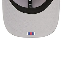 Casquette camionneur ajustable 9SEVENTY grise Buffalo Bills 2025 Sideline pour homme de New Era