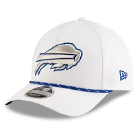 Casquette ajustable New Era 9FORTY M-Crown A-Frame pour homme, collection Rivalries 2025, Buffalo Bills, blanche