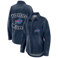 Veste-chemise surdimensionnée en denim délavé Buffalo Bills pour femme par Erin Andrews