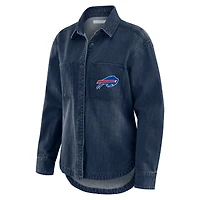Veste-chemise surdimensionnée en denim délavé Buffalo Bills pour femme par Erin Andrews