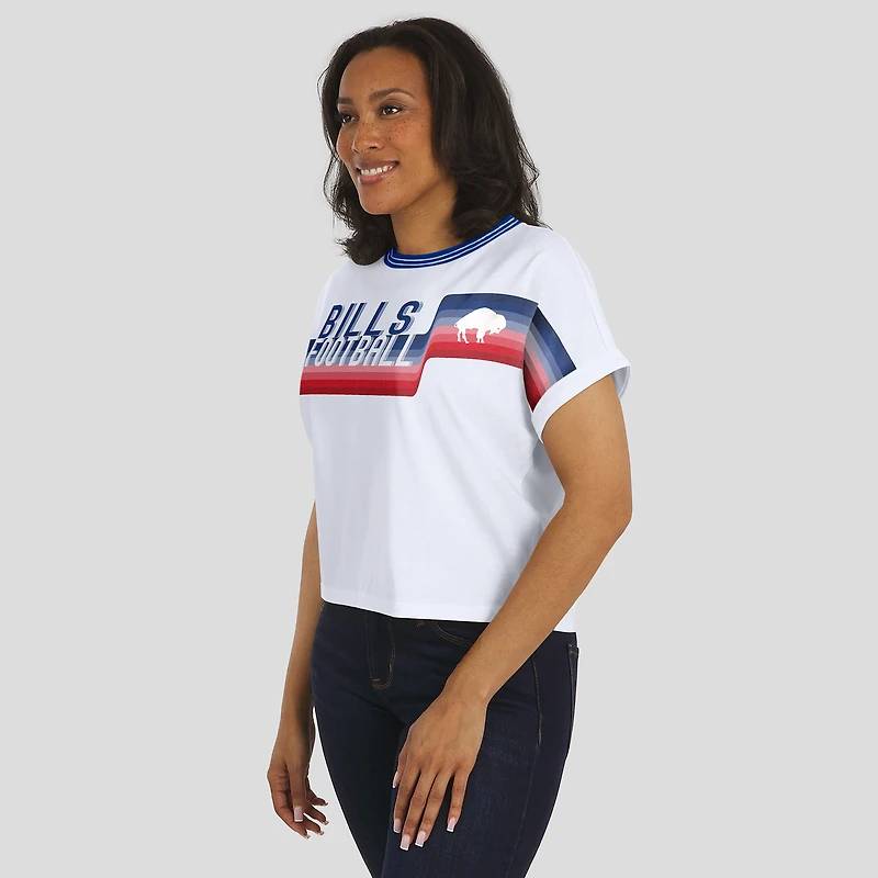 T-shirt court à rayures centrales et col dolman blanc Buffalo Bills pour femme par Erin Andrews