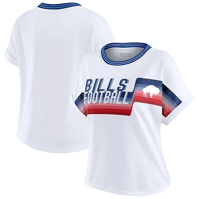 T-shirt court à rayures centrales et col dolman blanc Buffalo Bills pour femme par Erin Andrews
