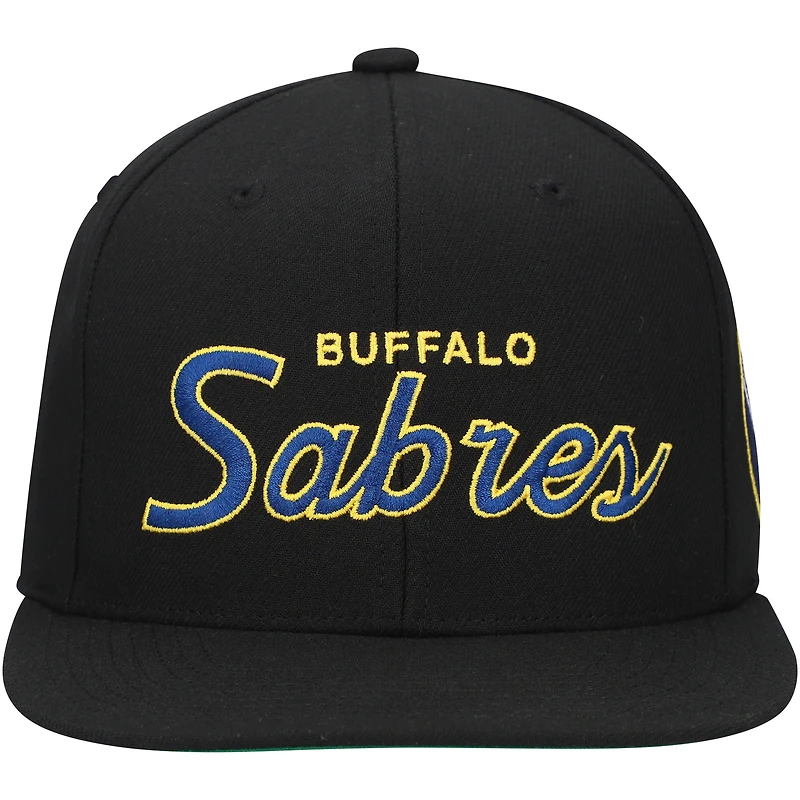 Casquette Snapback Core Team Script 2.0 noire des Sabres de Buffalo Mitchell & Ness pour hommes