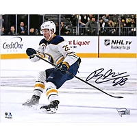 Photo de Rasmus Dahlin, joueur des Sabres de Buffalo, autographiée (8 x 10 pouces), en maillot blanc.