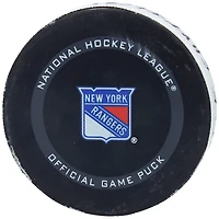 Rondelle de but utilisée par Victor Olofsson lors du match des Buffalo Sabres du 25 avril 2021 contre les Rangers de New York