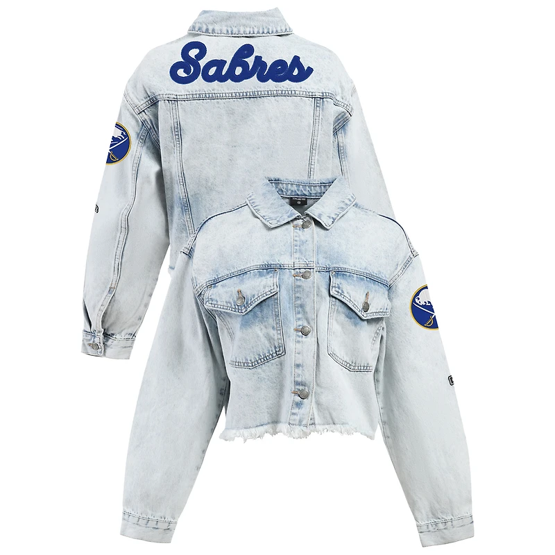 Veste en jean courte boutonnée à bords francs et ourlet brut chenille de la marque Hype and Vice Denim Buffalo Sabres pour femme